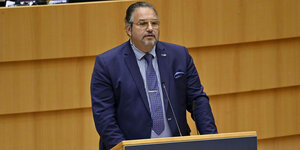 Romeo Franz im Plenarsaal des Europäischen Parlaments. Brüssel, 10.11.2022