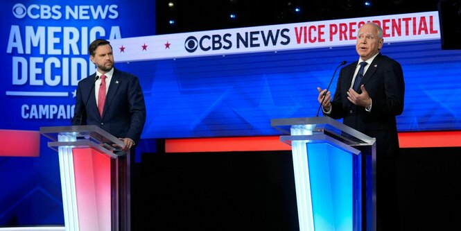 J.D. Vance und Tim Walz bei einer Fernsehdebatte in den USA