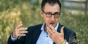 Cem Özdemir (Bündnis 90/Die Grünen), Bundesminister für Ernährung und Landwirtschaft, spricht mit Vertretern der Presse