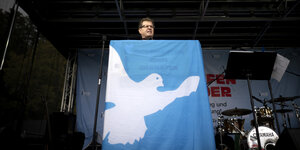 Ralf Stegner, SPD MdB, als Redner auf der Demonstration 