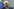 Josep Borrell blickt ernst zur Seite. Er hat schütteres weißes Haar, trägt einen Anzug mit Krawatte und hinter ihm hängt eine EU-Flagge