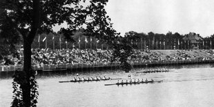 Das Bild zeigt die Grünauer Regattastrecke während der Olympischen Spiele 1936