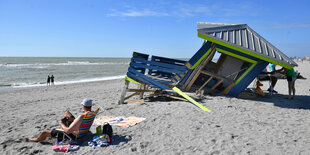 Ein zerstörtes Strandhaus am Strand von Venice (Florida)