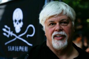 Paul Watson hat graues dichtes Haar und einen Bart