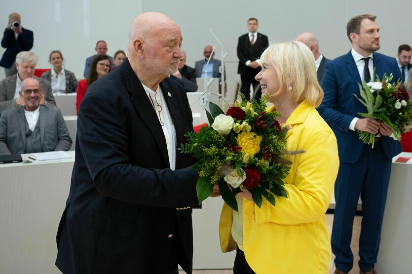 Alterspräsident Reinhard Simon und Landtagspräsidentin Ulrike Liedtke.