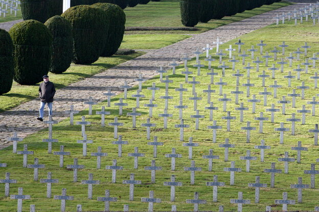 Viele weiße Kreuze: Soldatenfriedhof im französischen Cerny für über 5.000 