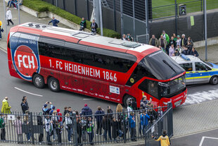 Mannschaftsbus des FC Heidenheim