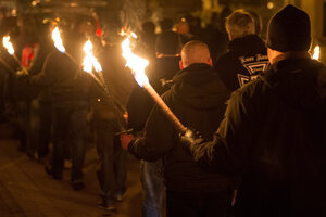 Nazis beim Fackelmarsch