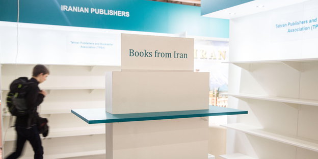 Der leere Bücherstand iranischer Verlage in Frankfurt