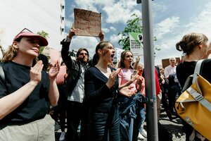 Menschen demonstrieren