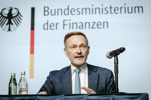 Christian Lindner an einem Rednerpult