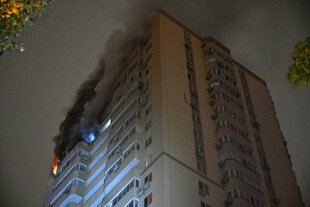 Flammen an einem Hochhaus