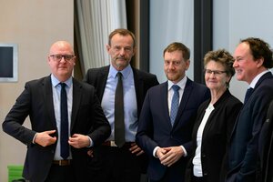 Von links nach rechts: Henning Homann, SPD, Jörg Scheibe, BSW, Michael Kretschmer (CDU), Sabine Zimmermann, BSW und Medienwissenschaftler Marcel Machill (BSW)