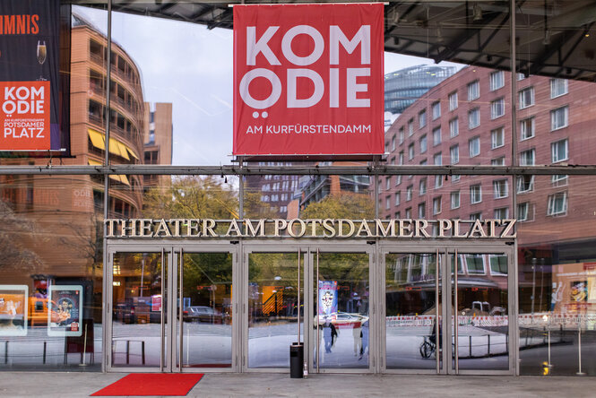 Ein großes Theaterhaus von außen: Im Theater am Potsdamer Platz hat die Komödie am Kurfürstendamm ein Domizil auf Zeit gefunden