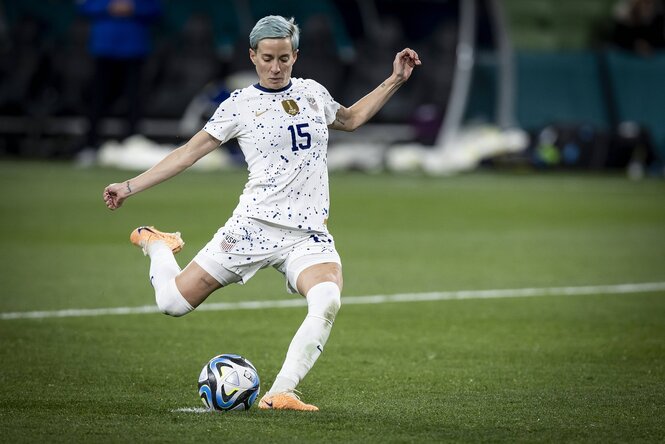 Die Fussballspielerin Meggan Rapinoe auf dem Fussballfeld