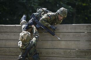 Rekruten der Bundeswehr bei einer Übung.