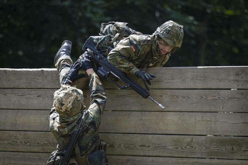 Rekruten der Bundeswehr bei einer Übung.