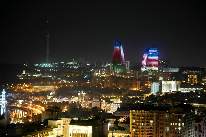 Skyline der Stadt Baku.