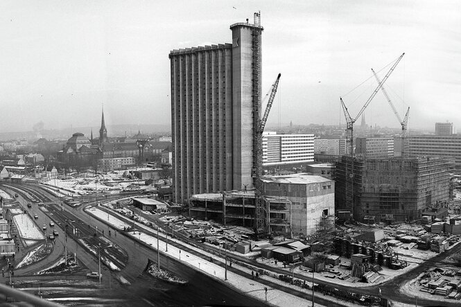 Blick auf das Stadtzentrum von Chemnitz während des Wiederaufbaus