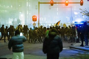 Ajax Amsterdam - Maccabi Tel Aviv. Demonstranten bei einer pro-palästinensischen Demonstration während des Spiels Ajax - Maccabi Tel-Aviv