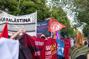 Demoblock mit Palästina-Banner