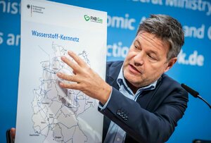 Robert Habeck stellt seine Pläne für ein deutschlandweites Wasserstoff-Kernnetz vor