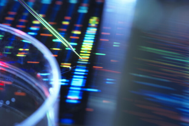 Ein wissenschaftlich anmutendes Bild einer Mikropipette zur Bearbeitung menschlicher DNA