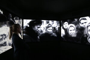 Besucher nehmen an der Eröffnungszeremonie des Gulag-Geschichtsmuseums in Moskau, Russland, am 30. Oktober 2015 teil