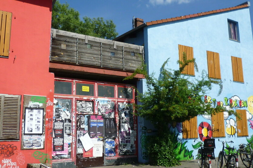 Das Jugendzentrum in Hannovers Kornstraße im Sommer.