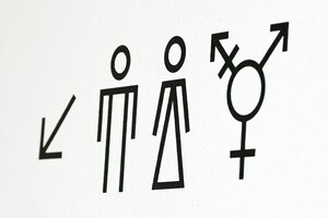 Symbol für Vielfalt bei einer Toilette: Zeichen für Mann, Frau, all gender