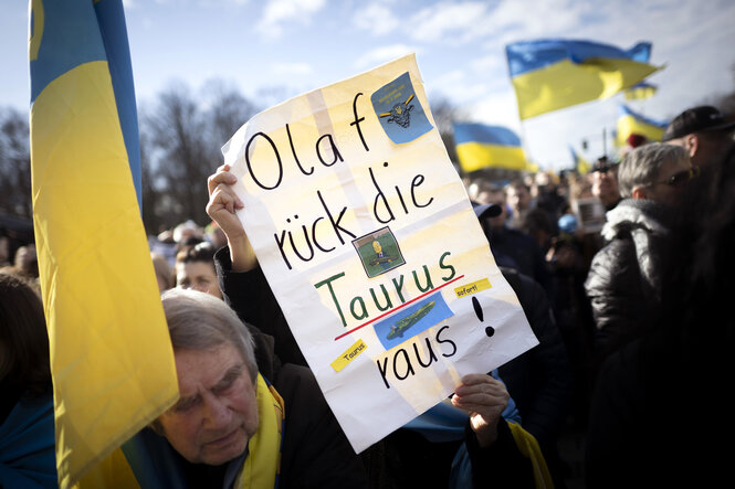 Plakat Olaf rück die Taurus raus