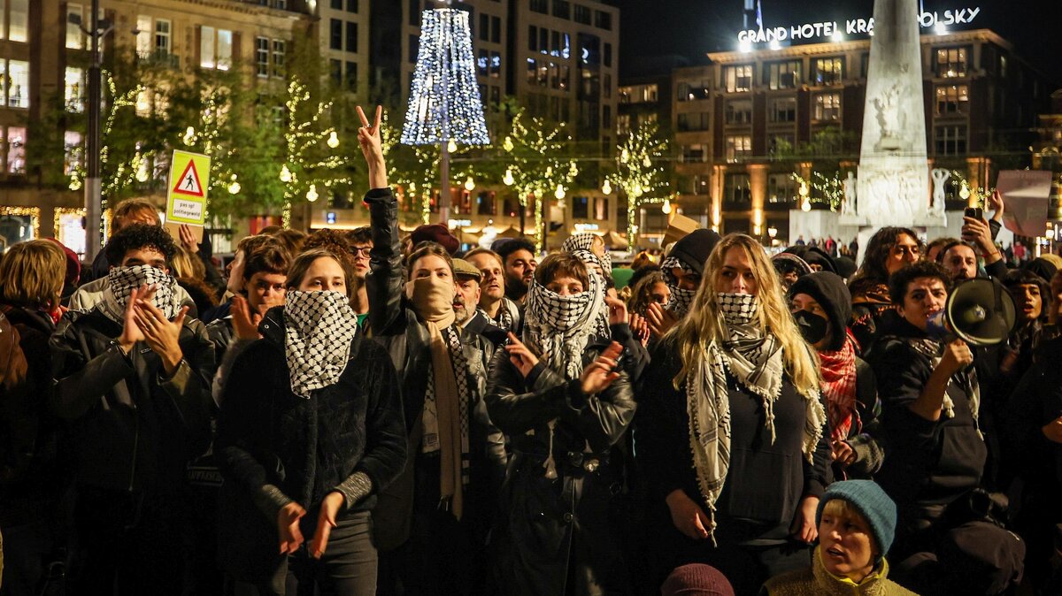 Nach-der-Gewalt-in-Amsterdam-Eine-Stadt-in-Aufruhr