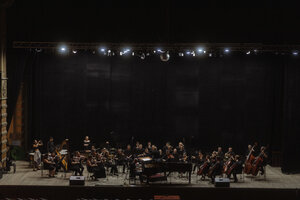 Studnitzky und das Philharmonie Orchester Odessa auf der Bühne