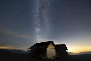 Die Milchstraße, fotografiert von einer Schweizer Alp