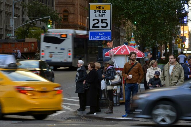 Eine Strßenkreuzung in New York City