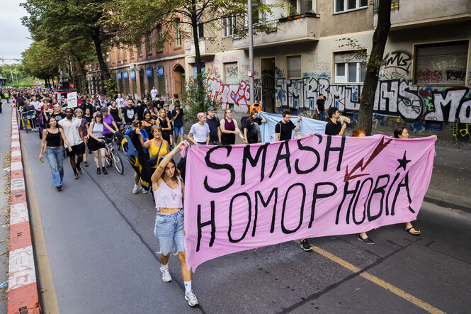 Demo gegen queerfeindliche Gewalt in Kreuzberg