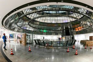 Eingangshalle mit Lichtkegel in der ehemaligen Galeries Lafayette