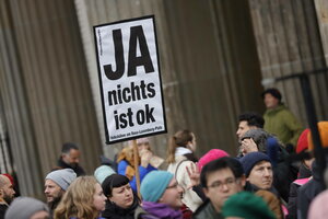 Eine Demonstration vor dem Brandenburger Tor in Berlin