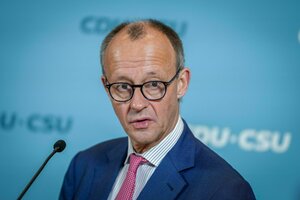 Friedrich Merz (CDU), CDU-Bundesvorsitzender und Unionsfraktionsvorsitzender, spricht zu Vertreter:innen der Presse