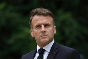 Der französische Präsident Emmanuel Macron schaut ernst