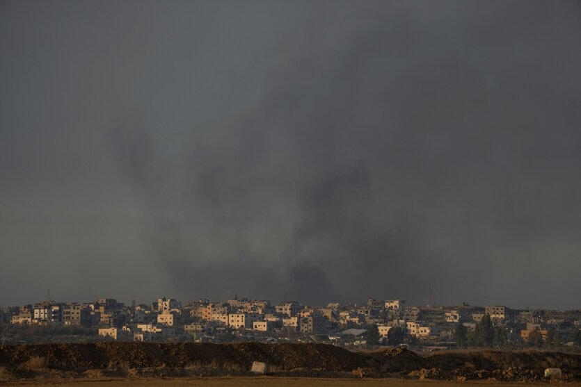 Rauch über dem Gaza-Streifen am 5.12.24 von Israel aus gesehen