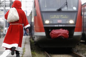 Nikolaus am Bahnsteig