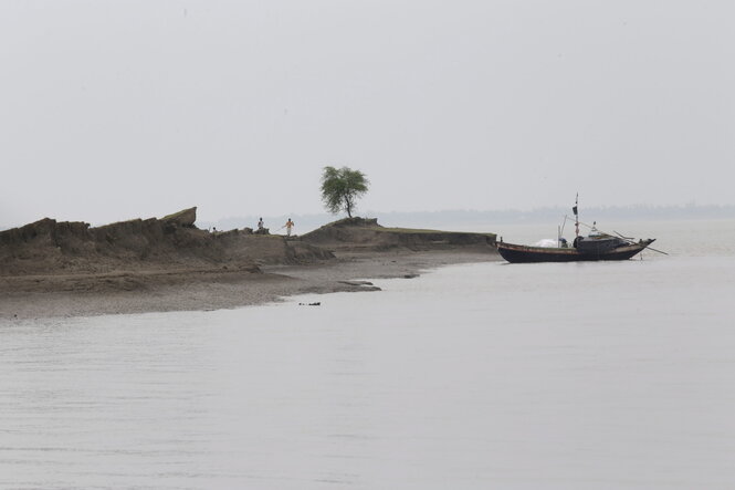 Bewohner an einer Landzunge der Insel Ghoramara Island im Sundarban Delta