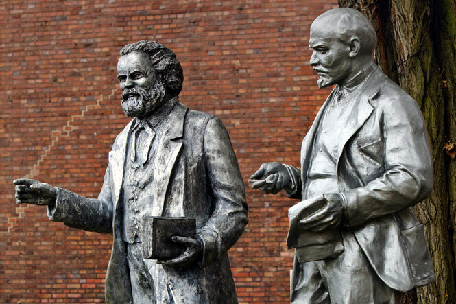 Statuen von Karl Marx und Wladimir Iljitsch Lenin