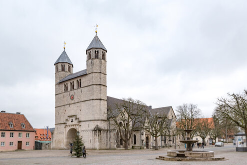 Ein Foto der Gandersheimer Stiftskirche.