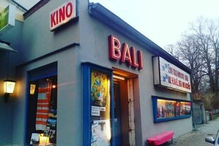 Das Foto zeigt das Bali-Kino in Zehlendorf