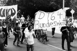 Eine Demonstration im Jahr 1991 für den Erhalt des Jugendradios DT64