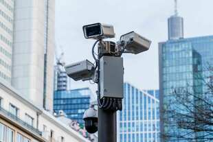 Videoüberwachung auf einer Straße.