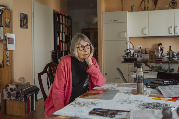 Porträt von Gretchen Dutschke-Klotz in ihrer Wohnung.