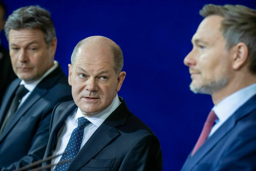 Habeck, Scholz und Lindner bei einer Pressekonferenz.